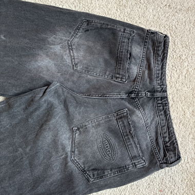 Jeans BDG Urban Outfitters à coupe ample et lavage foncé