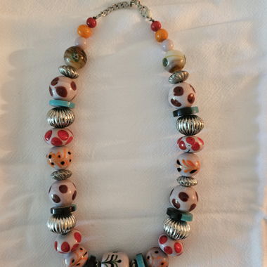 Collier de perles multicolores
