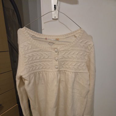 Pullover aus cremeweisser Wolle mit Strickmustern