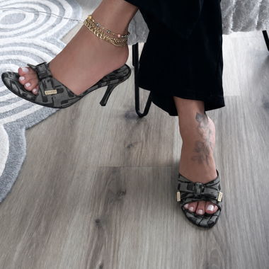 Vintages mules guess 