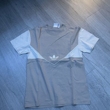 T-shirt Adidas beige