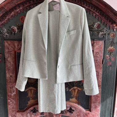 Costume avec pantalon