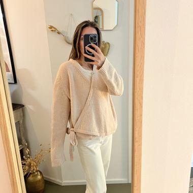 Wickeloberteil-Pullover aus rosafarbenem Strick