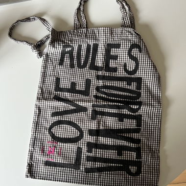 ensoie bag black and white