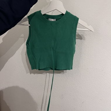 Subdued Top