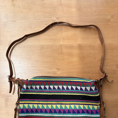 Bunte Umhängetasche mit Ethno-Muster
