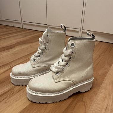 Weisse Plateau Dr. Martens