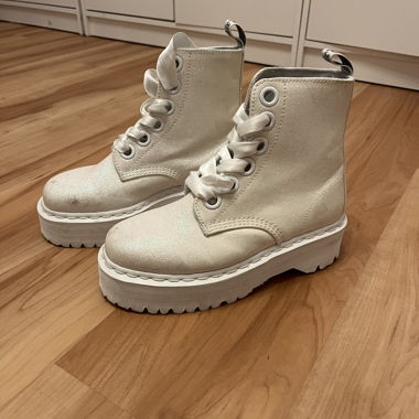 Weisse Plateau Dr. Martens