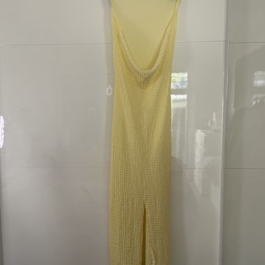 Gelbes Maxikleid Rückenfrei