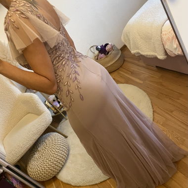 Maxikleid mit Blumenstickerei