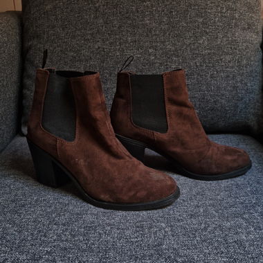 Braune Velours-Stiefeletten