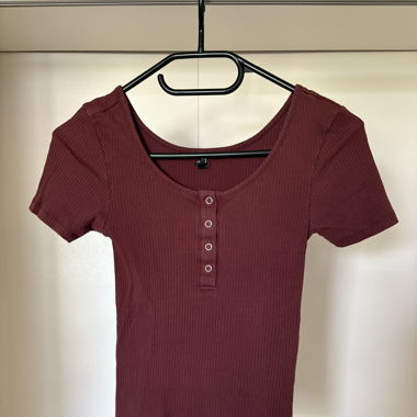T-Shirt rouge foncé