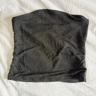 Schulterfreies Top mit Pailletten schwarz