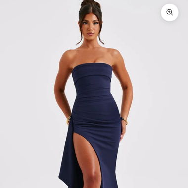 Enges Kleid