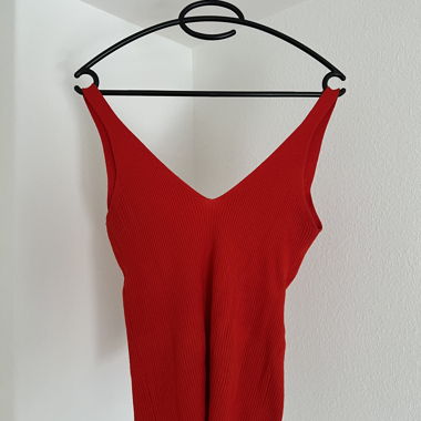 Rotes Ripp-Top
