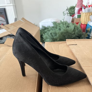 Schwarze Wildleder-Pumps - Escarpins en daim