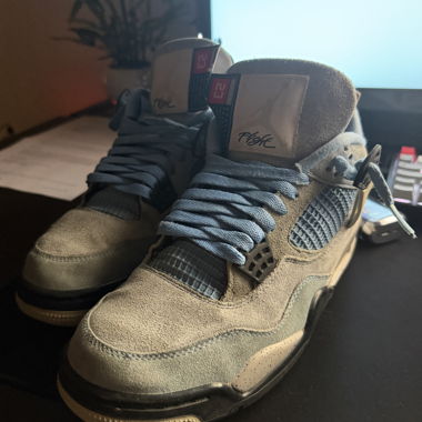 Jordan 4 UNIVERSITY BLUE