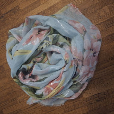 Sommer Schal mit Blumen von Manor