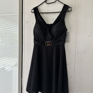 Schwarzes Cocktailkleid