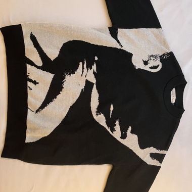 Sweater with face motif