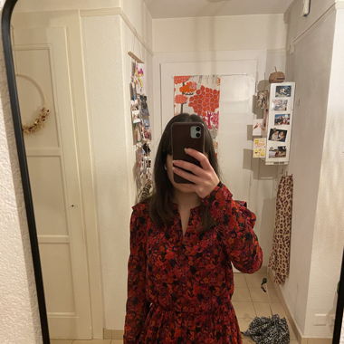 Robe longues manches rouge à fleurs
