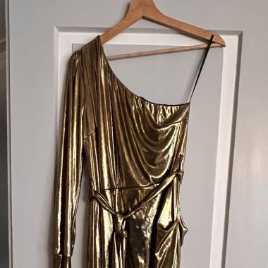 Goldenes gerafftes Kleid 