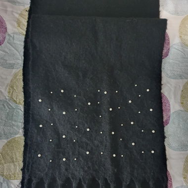 Black scarf with pearls
