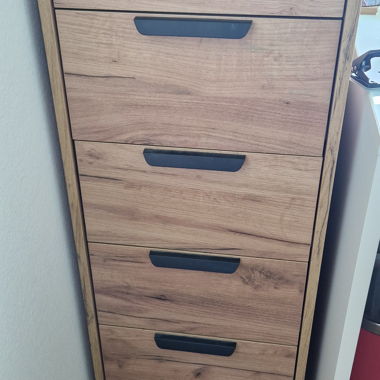 Hohe Kommode