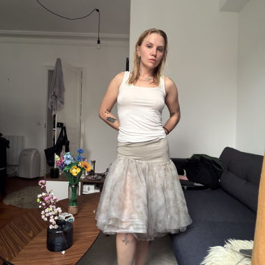 Jupe mi-longue en tulle beige