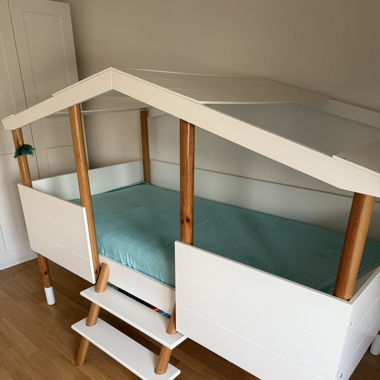 Hübsches Hausbett 90x200