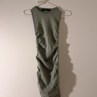 Robe mini plissée Lioness