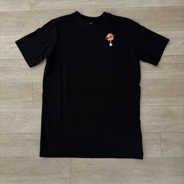 T-shirt nera Nike