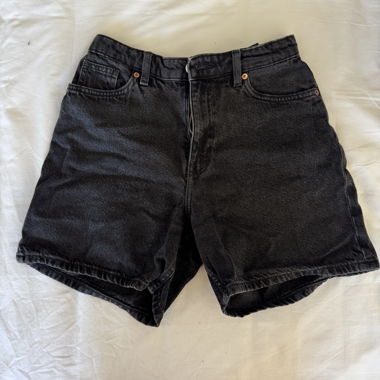 Short en jean noir