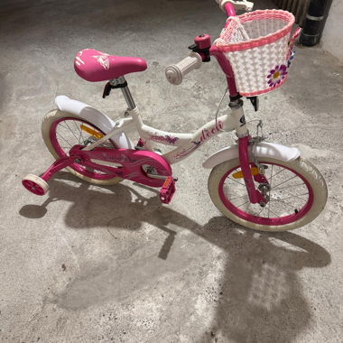 Bici rosa per bambini con cestino
