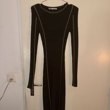 Abito lungo in maglia a coste di Zara