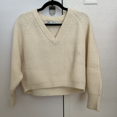 Beiger ZARA Pullover mit V-Ausschnitt