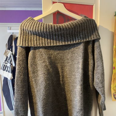 Off Shoulder Pullover 