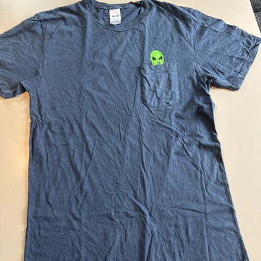 T-shirt bleu avec poche