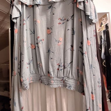 Blusa a spalle scoperte floreale