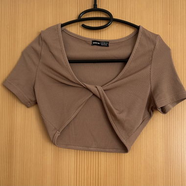 T-shirt marrone corto