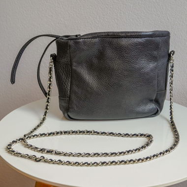 Ledertasche mit Kette