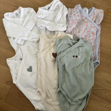 Baby 6 Bodys Gr. 56 (3 from Sanetta and 3 from PB)