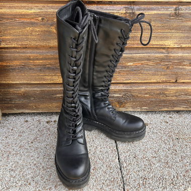 Schnürstiefel Schwarz mit hohem Schaft