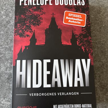 Hideaway – Penelope Douglas