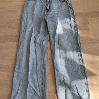Jeans mit weitem Bein in Hellblau