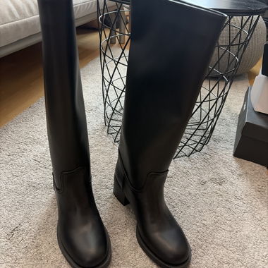 Black Boots