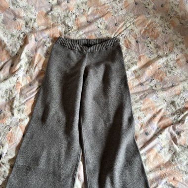 Pantalon en tissu gris Stradivarius