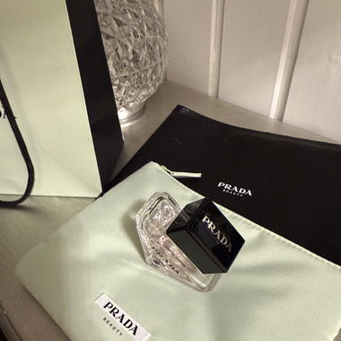 Prada Clutch & Paradoxe EdP