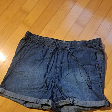 Kurze Hosen im Jeans Look