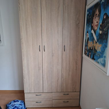 Armoire trois portes avec tiroirs